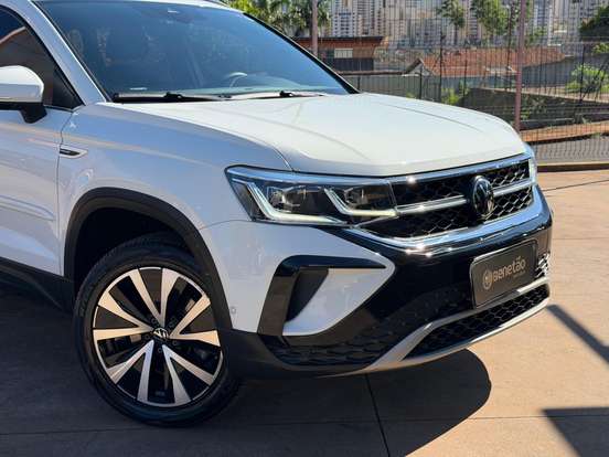 VOLKSWAGEN-TAOS-2023