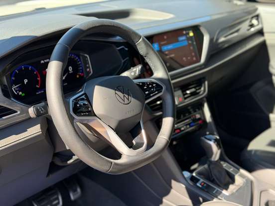 VOLKSWAGEN-TAOS-2023