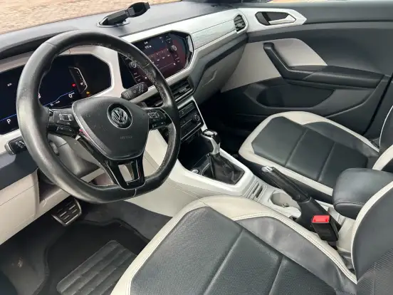 VOLKSWAGEN-T-CROSS-2019