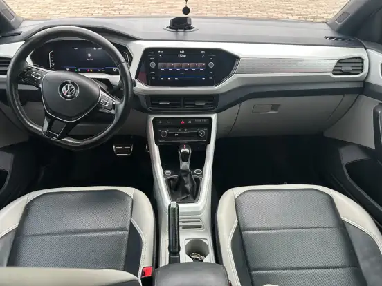 VOLKSWAGEN-T-CROSS-2019
