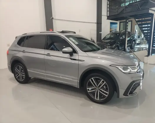 VOLKSWAGEN TIGUAN 2.0 300 TSI GASOLINA ALLSPACE R-LINE AUTOMÁTICO