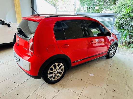 VOLKSWAGEN-UP-2015