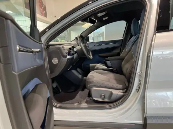 VOLVO-EX30-2026