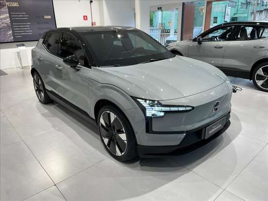 VOLVO-EX30-2025
