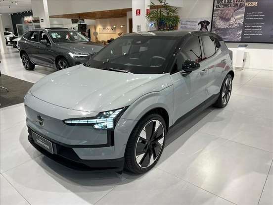 VOLVO-EX30-2025