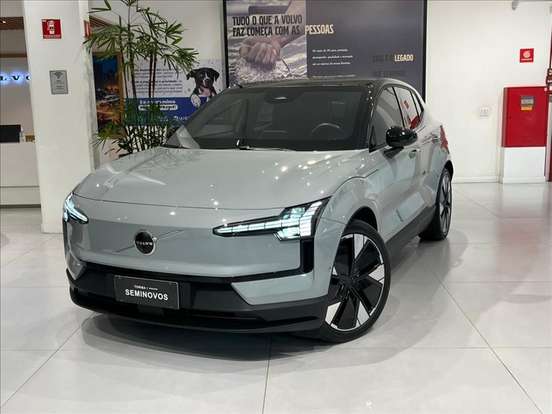 VOLVO-EX30-2025