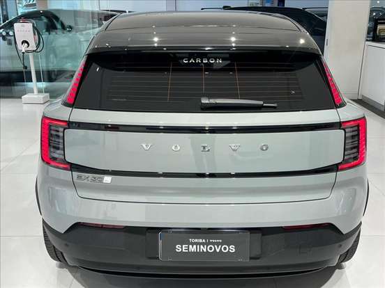 VOLVO-EX30-2025