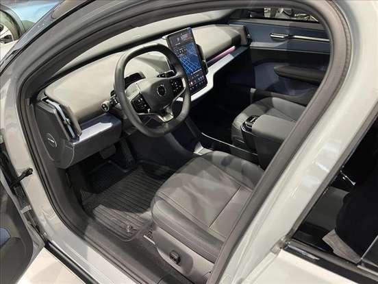 VOLVO-EX30-2025