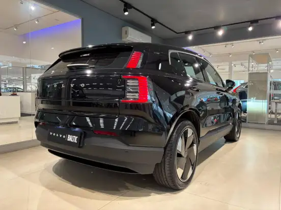 VOLVO-EX30-2024
