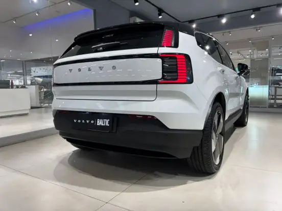 VOLVO-EX30-2024
