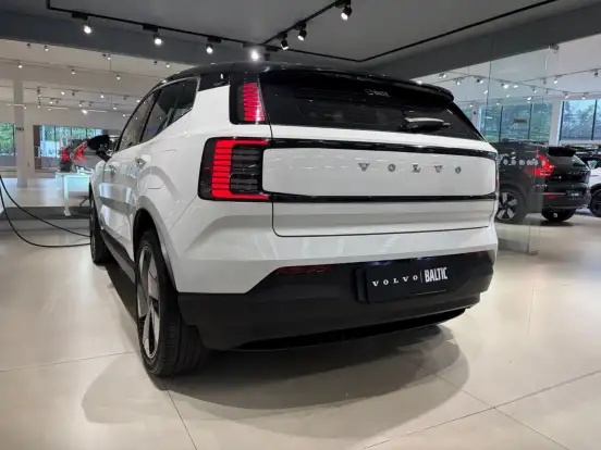 VOLVO-EX30-2024