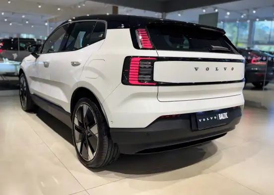 VOLVO-EX30-2024