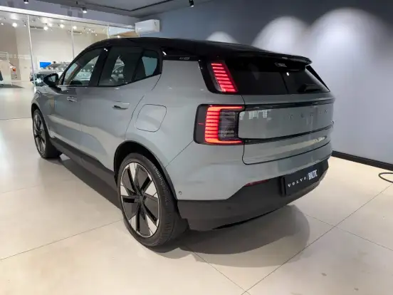 VOLVO-EX30-2024