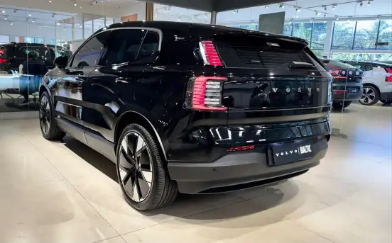 VOLVO-EX30-2024