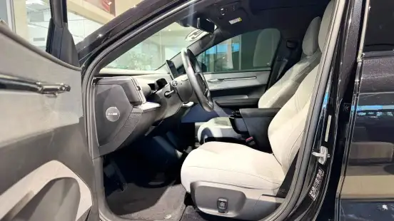 VOLVO-EX30-2024