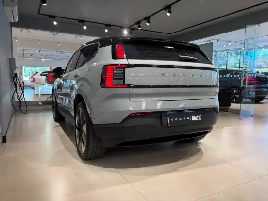 VOLVO-EX30-2024