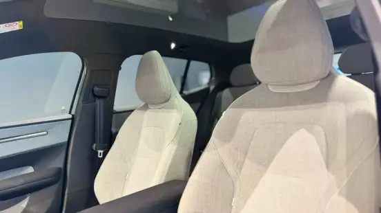 VOLVO-EX30-2024