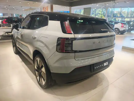 VOLVO-EX30-2024