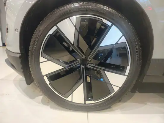 VOLVO-EX30-2024