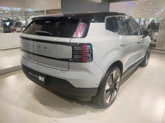 VOLVO-EX30-2024