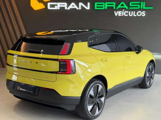 VOLVO-EX30-2024