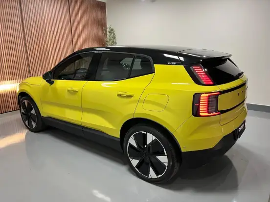 VOLVO-EX30-2024