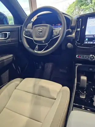 VOLVO-EX40-2026
