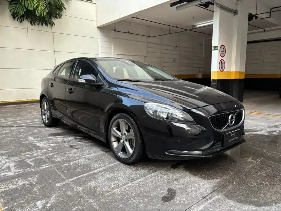VOLVO V40 2.0 T4 KINETIC GASOLINA 4P AUTOMÁTICO