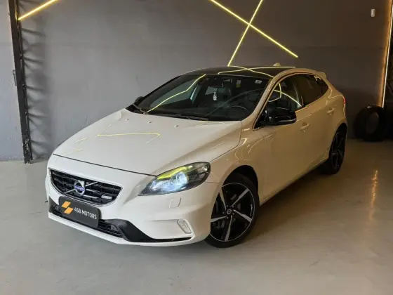 VOLVO V40 2.0 T5 R DESIGN TURBO GASOLINA 4P AUTOMÁTICO VOLVO V40 2.0 T5 R DESIGN TURBO GASOLINA 4P AUTOMÁTICO