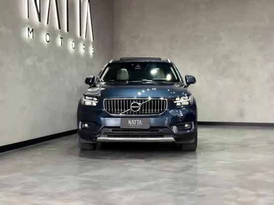 VOLVO-XC40-2021