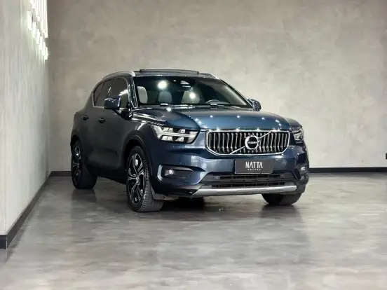 VOLVO-XC40-2021