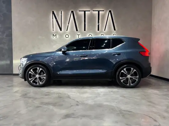 VOLVO-XC40-2021