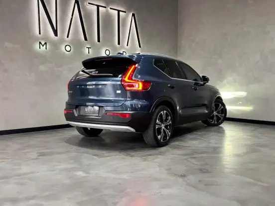 VOLVO-XC40-2021