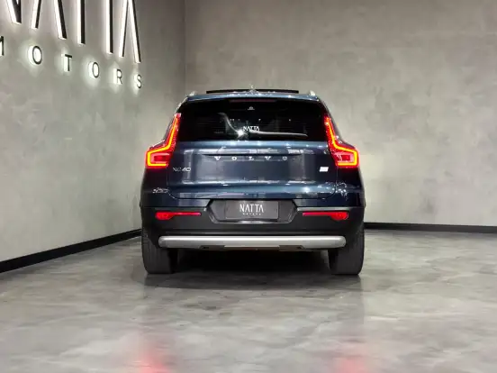 VOLVO-XC40-2021