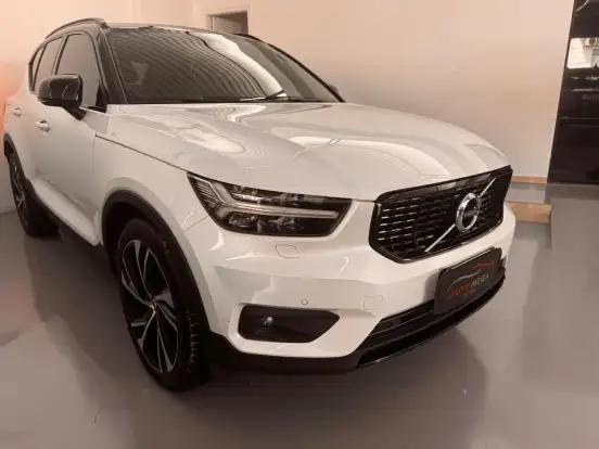 VOLVO-XC40-2020