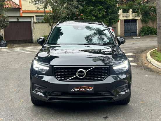 VOLVO-XC40-2021