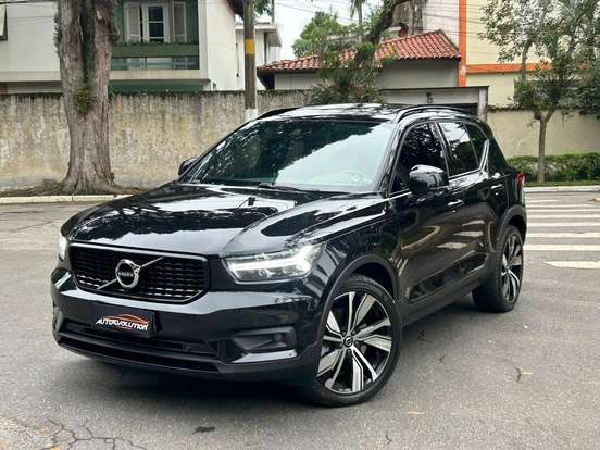 VOLVO-XC40-2021