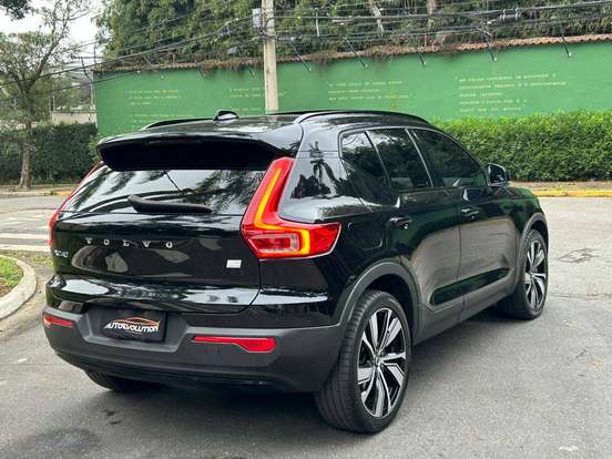 VOLVO-XC40-2021