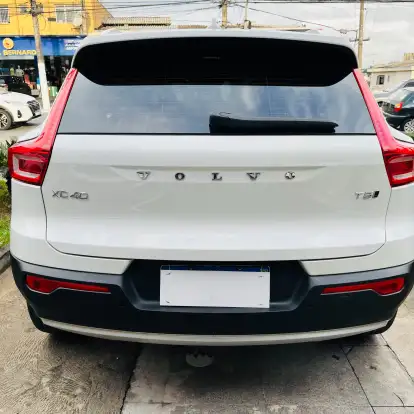 VOLVO-XC40-2019