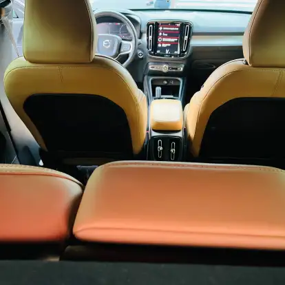 VOLVO-XC40-2019