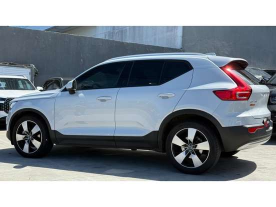 VOLVO-XC40-2.0 T4 GASOLINA MOMENTUM GEARTRONIC VOLVO-XC40-2020