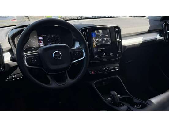 VOLVO-XC40-2020