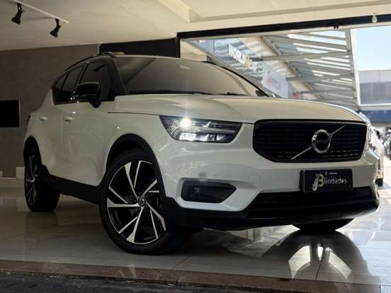 VOLVO-XC40-2019