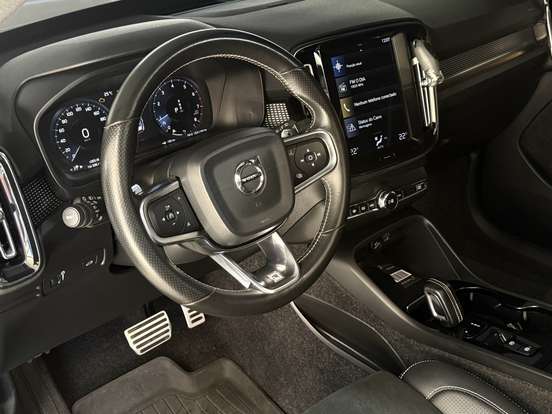 VOLVO-XC40-2019