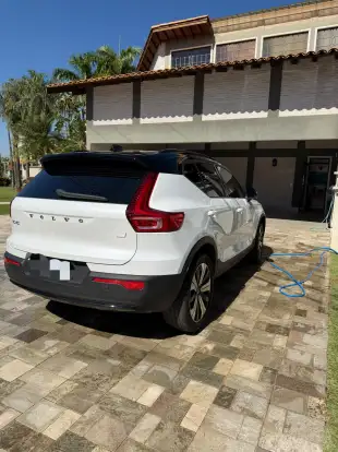 VOLVO-XC40-2023