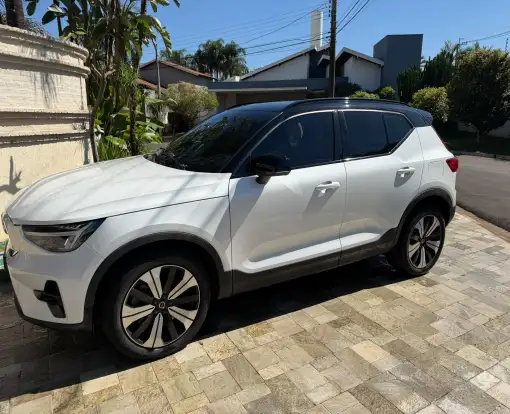 VOLVO-XC40-2023