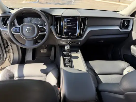 VOLVO-XC60-2.0 T5 GASOLINA MOMENTUM AWD GEARTRONIC VOLVO-XC60-2017