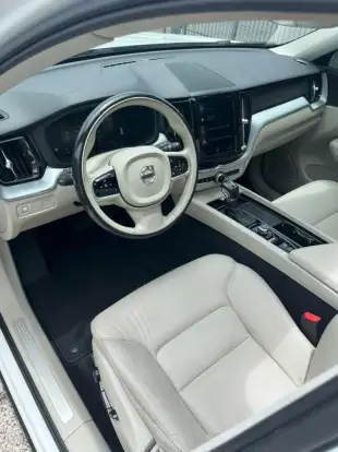 VOLVO-XC60-2.0 T5 GASOLINA MOMENTUM AWD GEARTRONIC VOLVO-XC60-2017