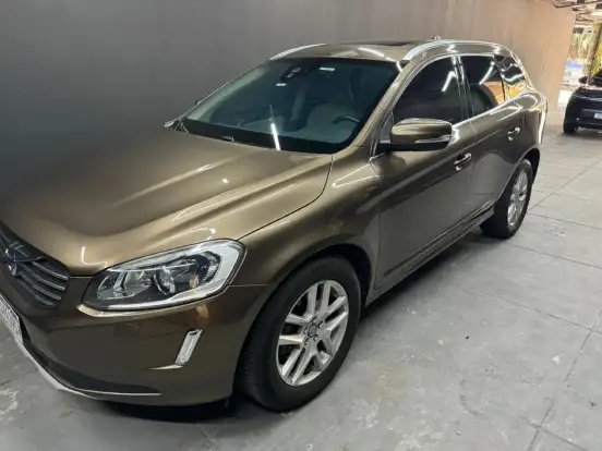 VOLVO-XC60-2017