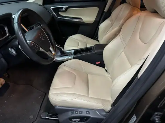 VOLVO-XC60-2.0 T5 MOMENTUM GASOLINA 4P AUTOMÁTICO VOLVO-XC60-2017